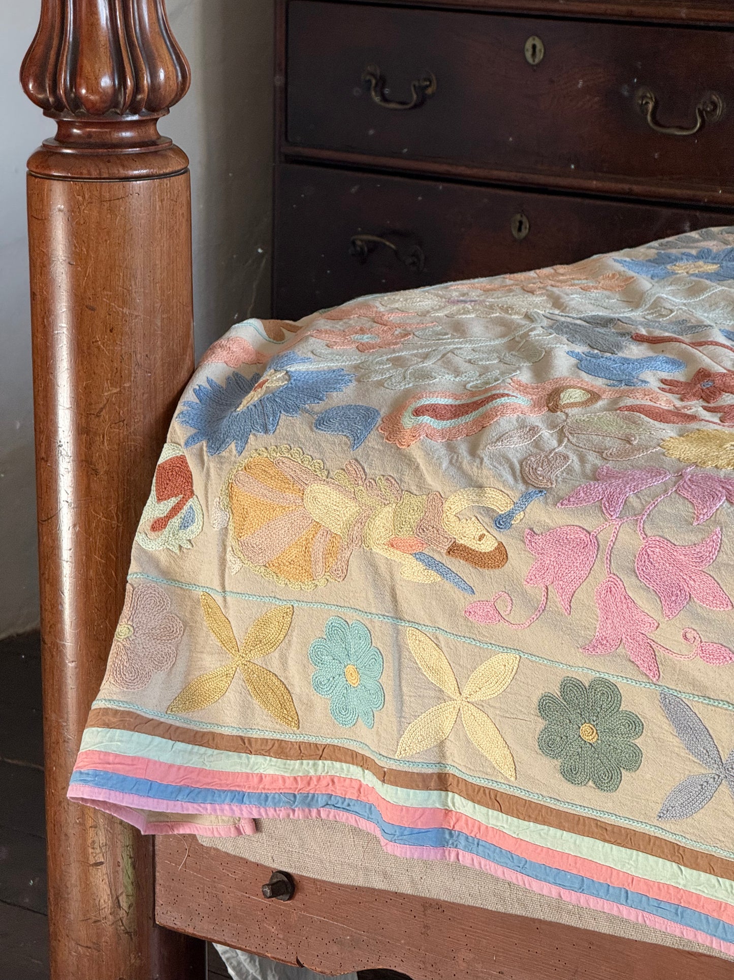 Folk  SUZANI ~ Heirloom Pastels