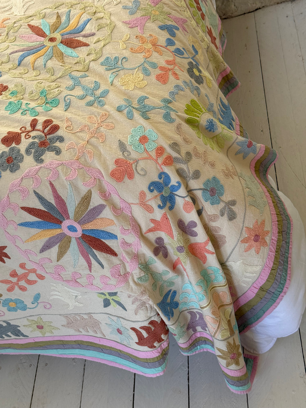 Folk  SUZANI ~ Heirloom Pastels