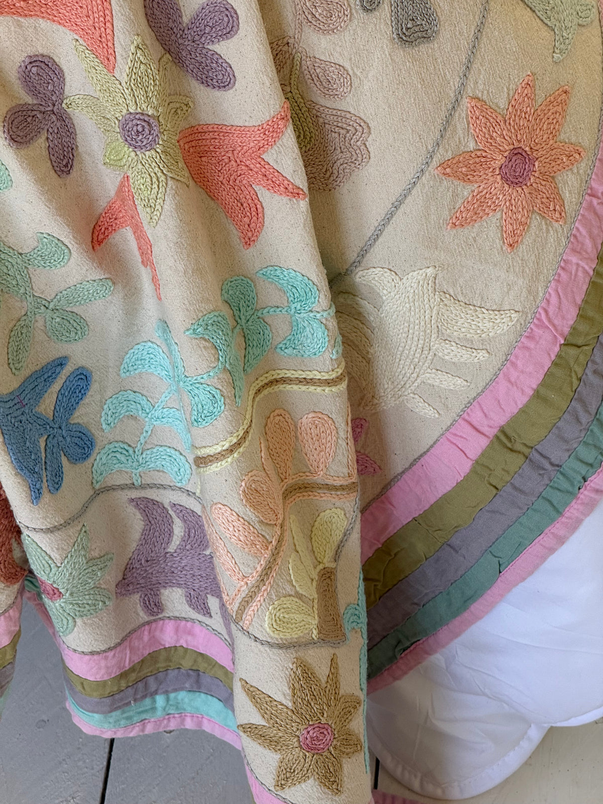 Folk  SUZANI ~ Heirloom Pastels